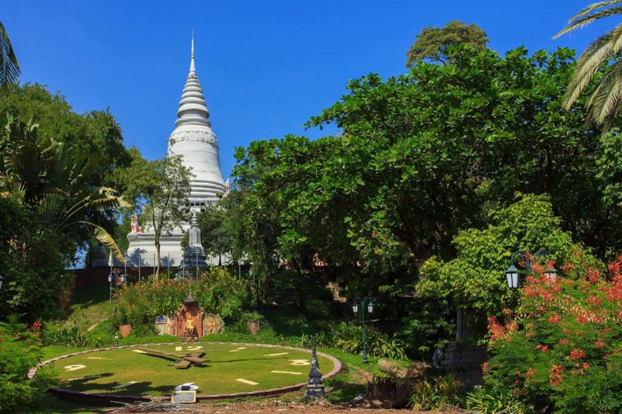Lucky 2 Guesthouse Phnom Penh Esterno foto