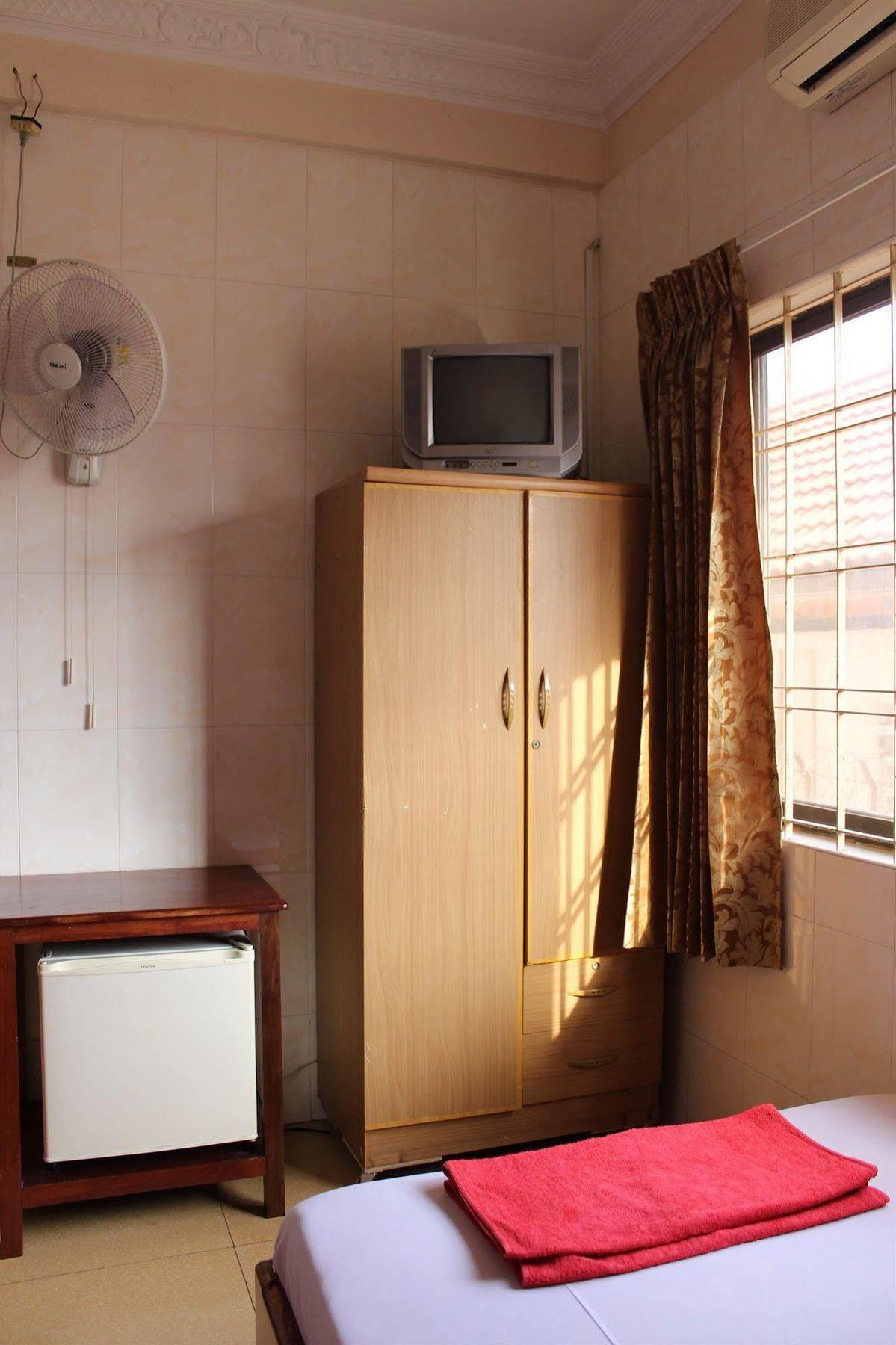 Lucky 2 Guesthouse Phnom Penh Esterno foto