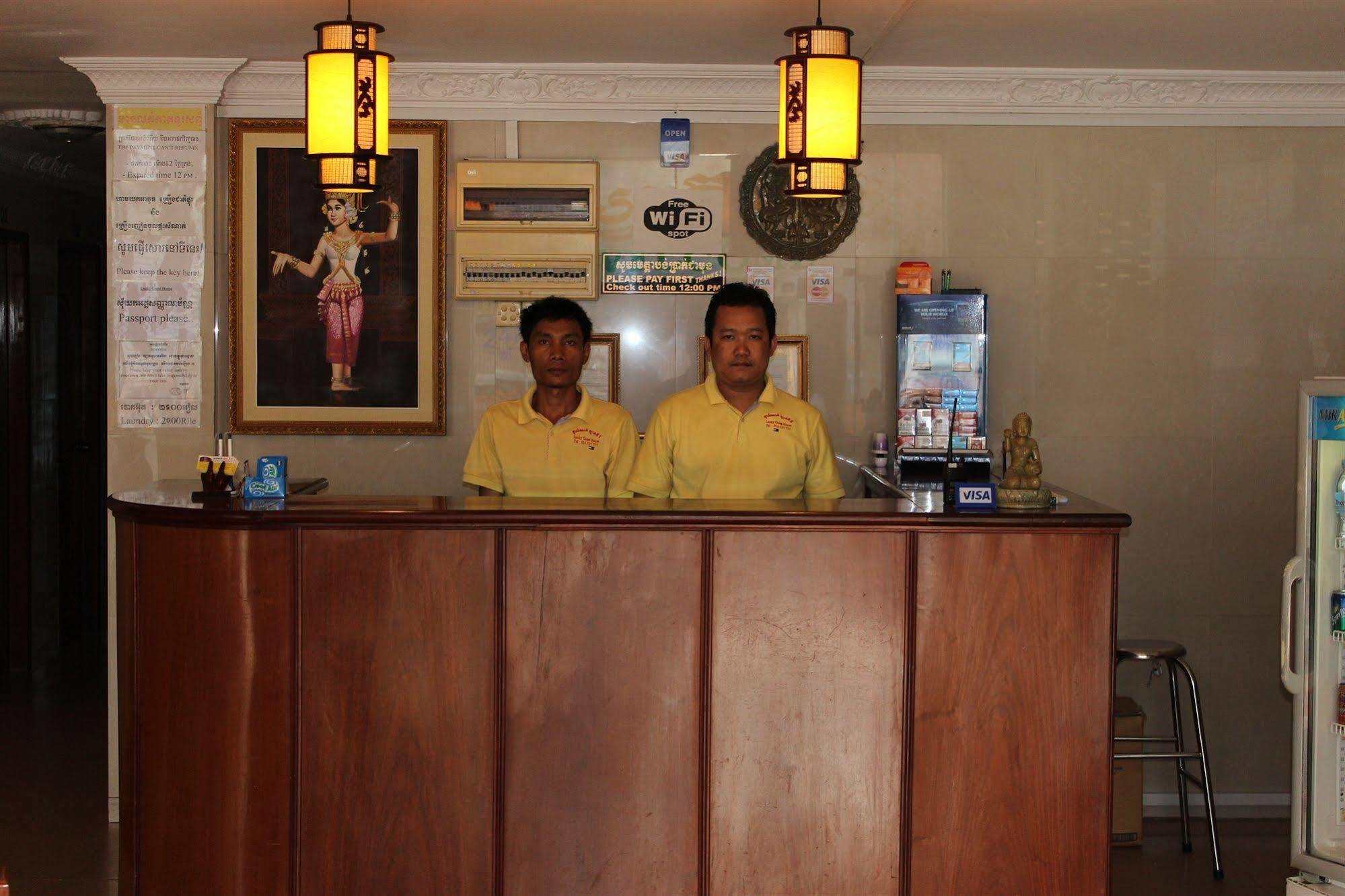 Lucky 2 Guesthouse Phnom Penh Esterno foto