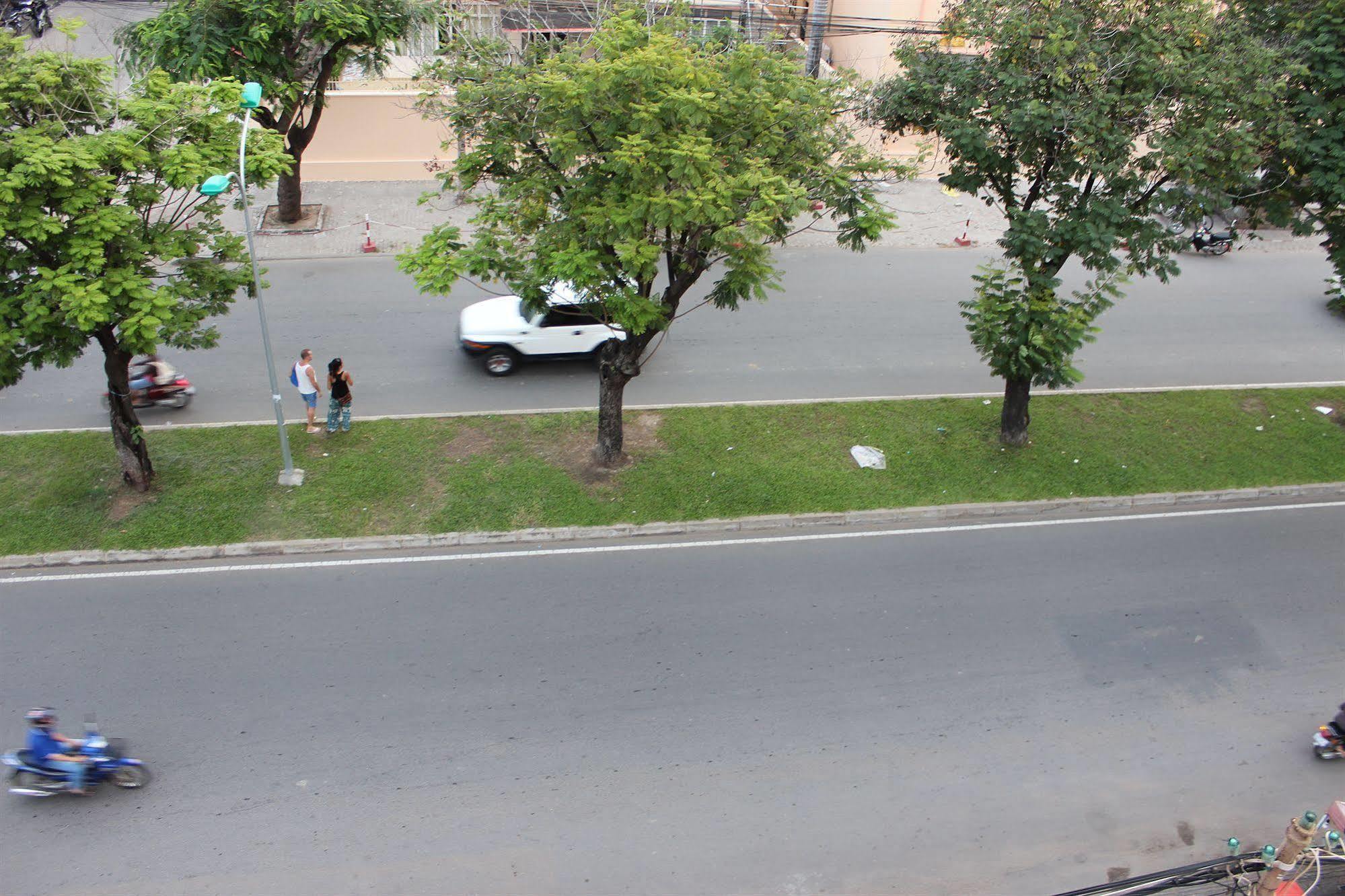 Lucky 2 Guesthouse Phnom Penh Esterno foto